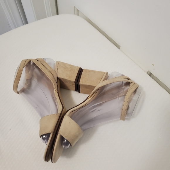 Nine West Light Beige Strappy Sandals Size 6.5 - Picture 4 of 14
